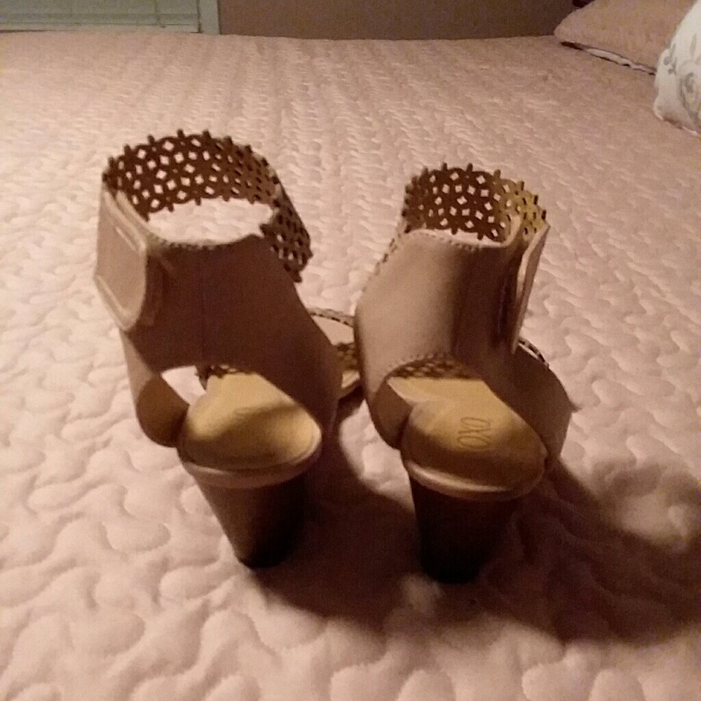 Sandals - Picture 3 of 4